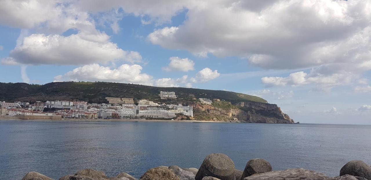 Sesimbra Sun&Sea - Beachfront Apartment! Екстер'єр фото